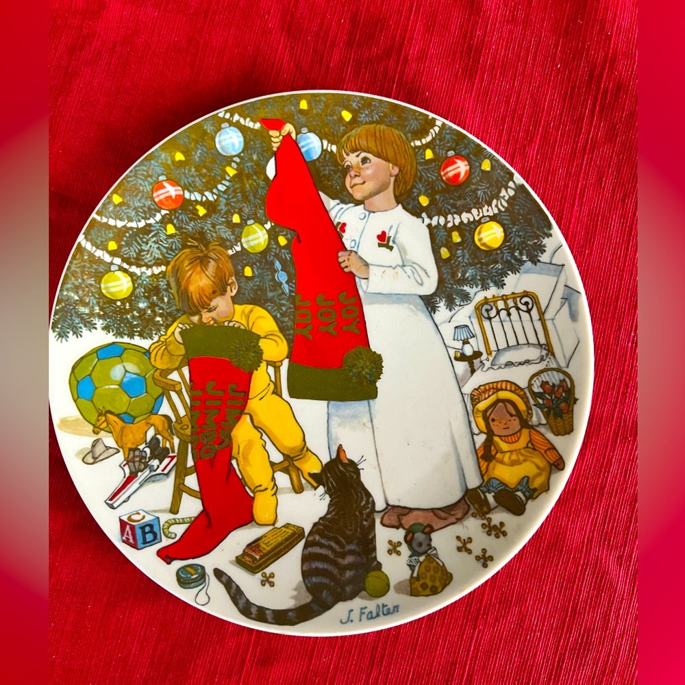1979 "Christmas Morning" First issue Christmas Plate by John Falter